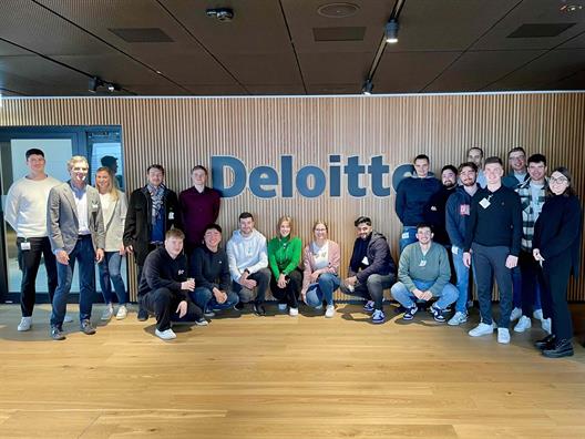 Exkursion zu Deloitte mit Fachvortrag von Hr. Kriegesmann und Fr. Blanke